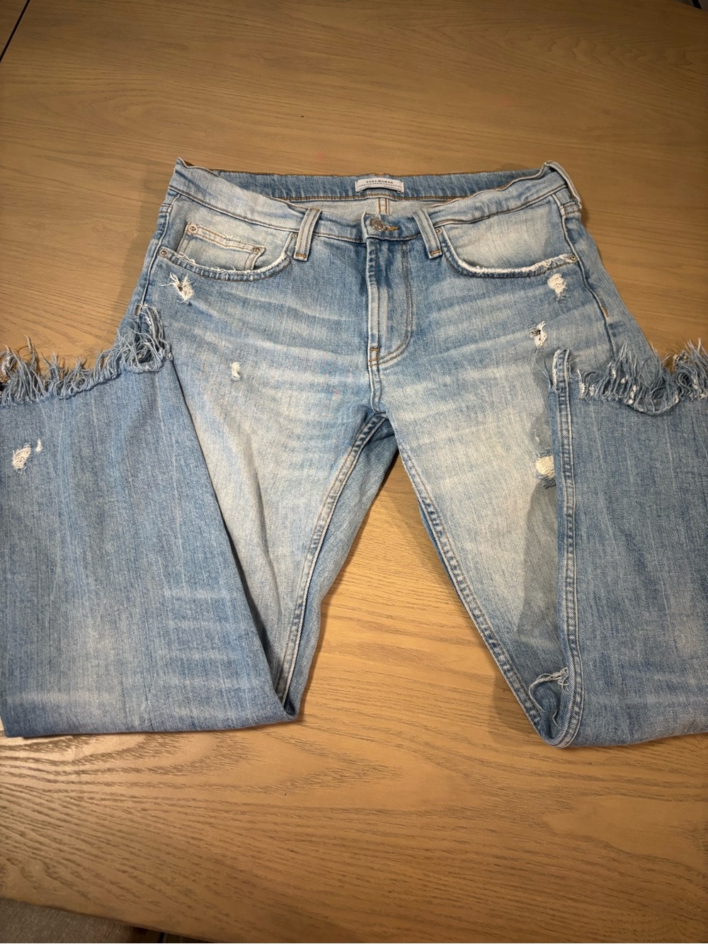 Zara Light Wash Distressed Women's Jeans